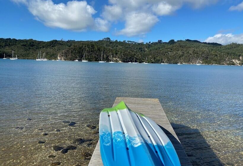 Отель Oceans 88 Whitianga Coastal Accommodation Suites