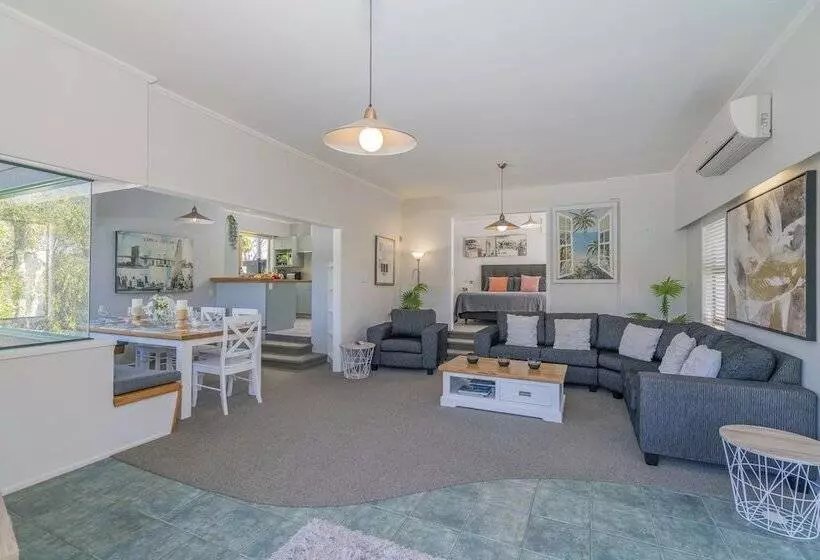Hotelli Oceans 88 Whitianga Coastal Accommodation Suites