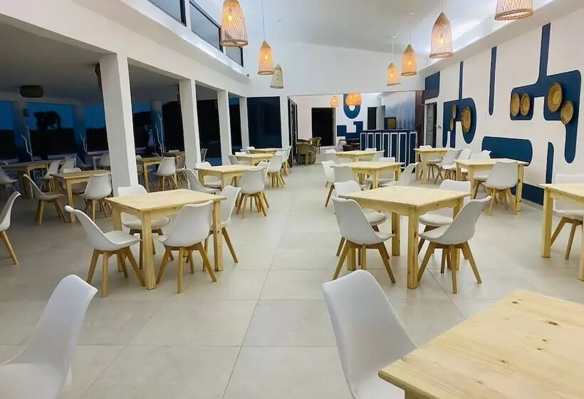 Hotelli Ponta Mar Resort