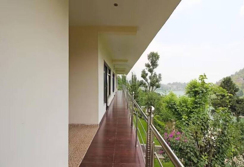 בית מלון כפרי Pool Retreat