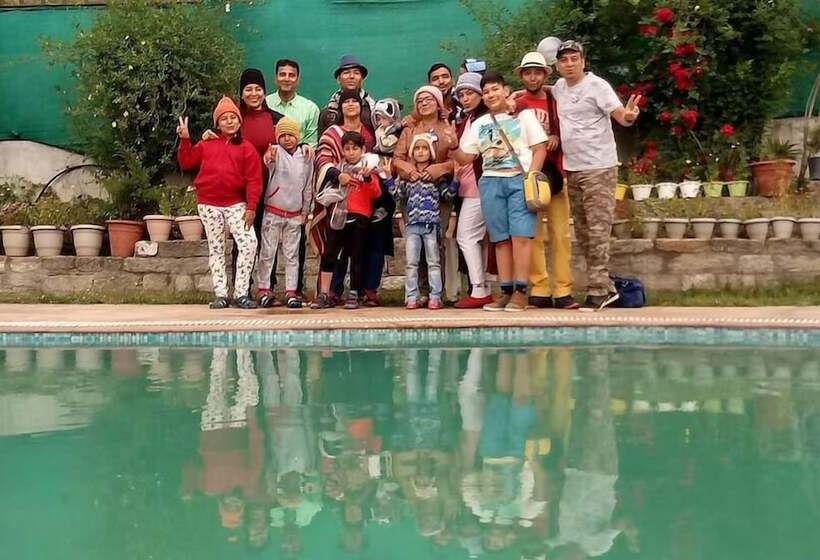 בית מלון כפרי Pool Retreat