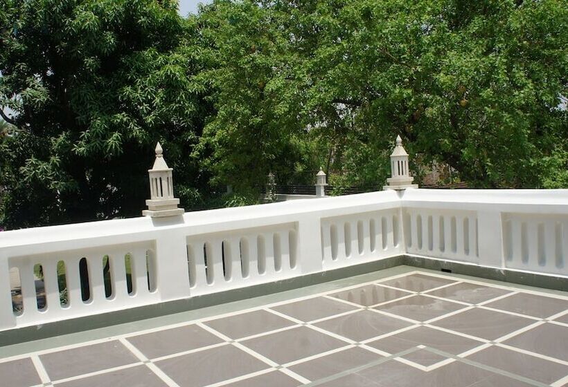 هتل Stoneberry By Wedlock Greens