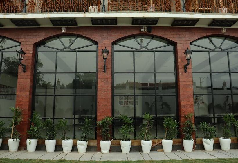 هتل Stoneberry By Wedlock Greens