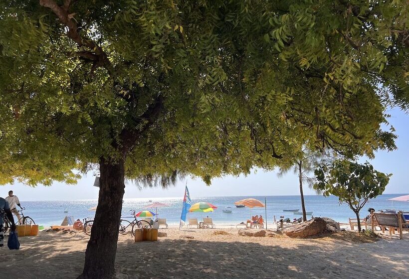 Hotel Nungwi Beach Front