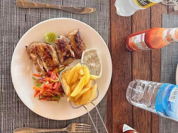 Hotelli Nungwi Beach Front