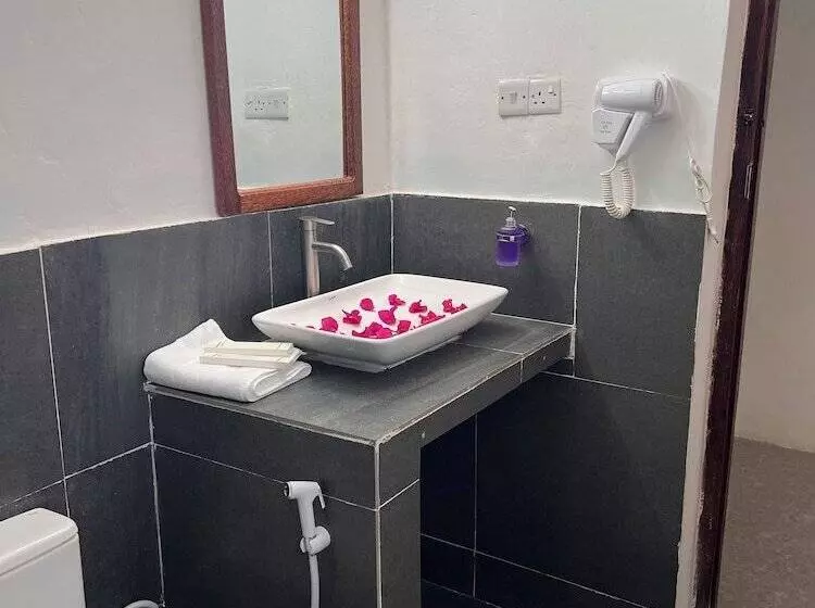 Hotelli Nungwi Beach Front