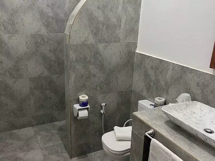 Hotelli Nungwi Beach Front