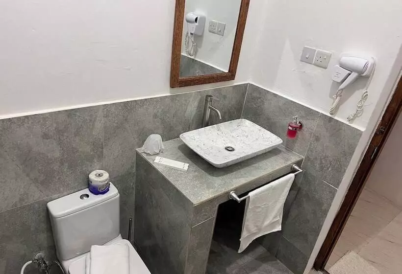 Hotelli Nungwi Beach Front