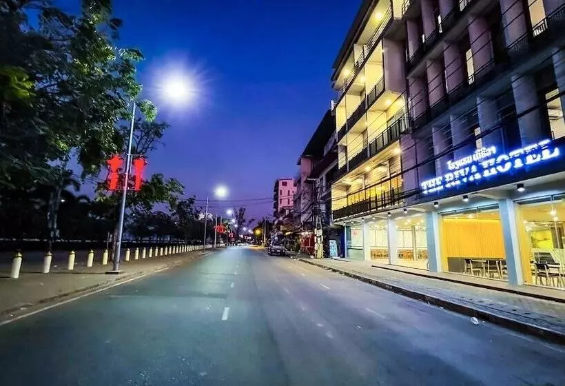هتل The Riva Vientiane