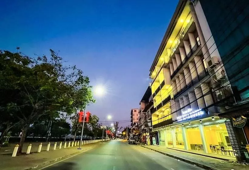 هتل The Riva Vientiane