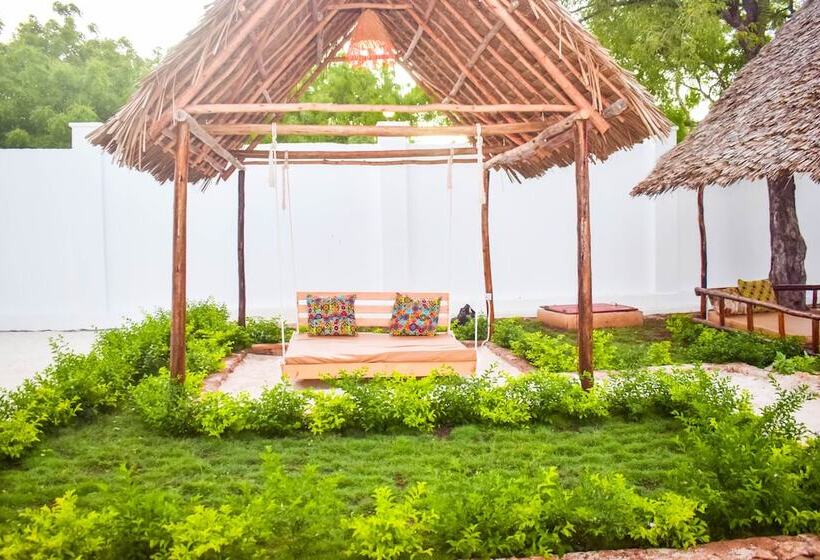 Отель Uhuru House And Restaurant