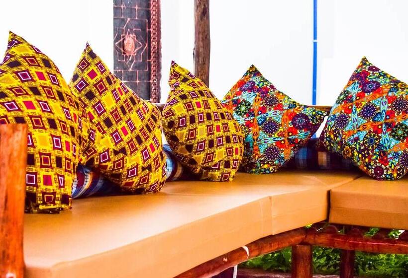 Отель Uhuru House And Restaurant