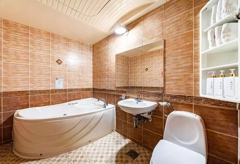 Motelli Gongju Hotel Del Luna