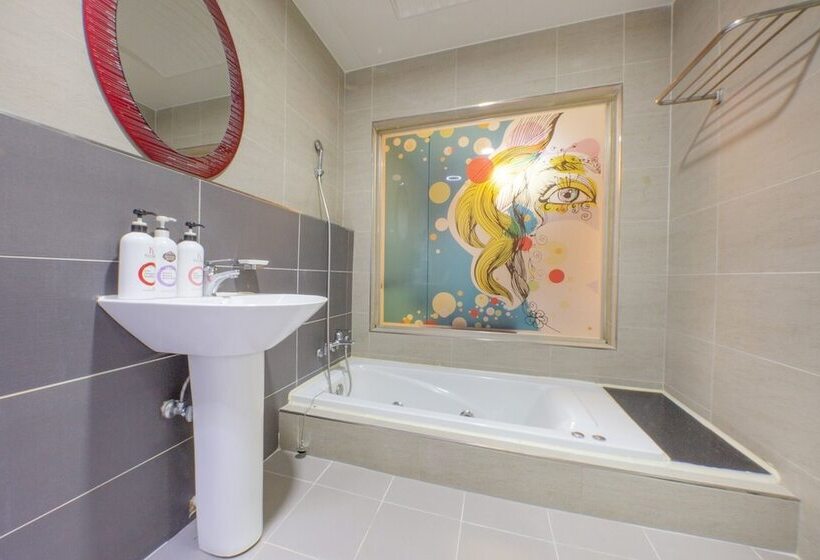 Motel Voice The Zara Drive In