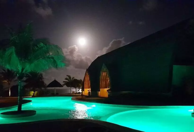 Lomakeskus Kijani Beach Villas