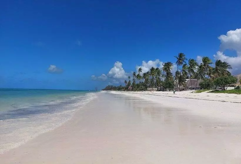 Lomakeskus Kijani Beach Villas