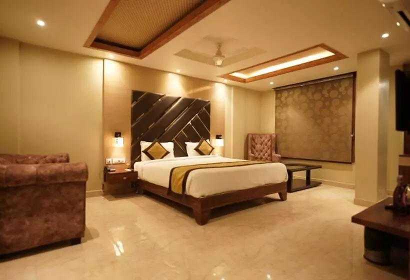 The Golden Crown Hotel Banquet & Cafe