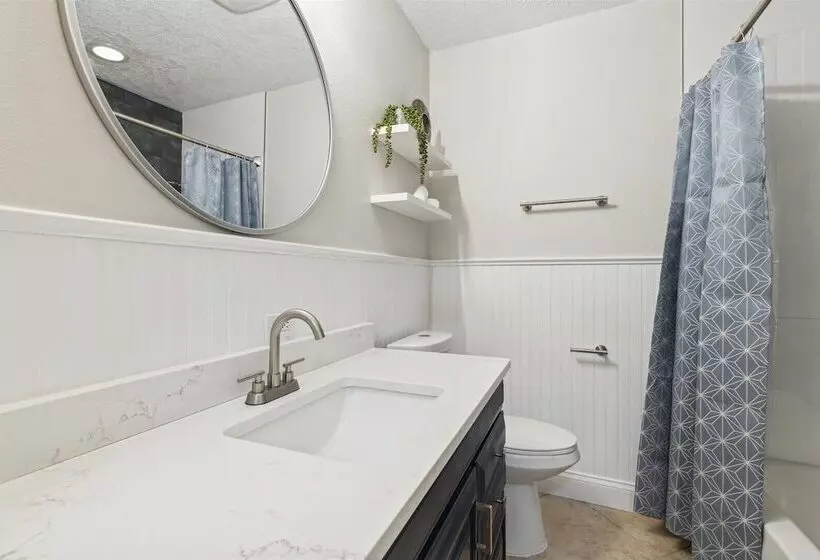 120 E Park Ln