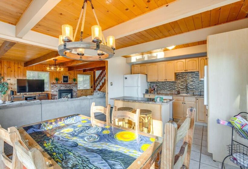 Hot Tub, Deck & View: Peaceful Arnold Cabin!