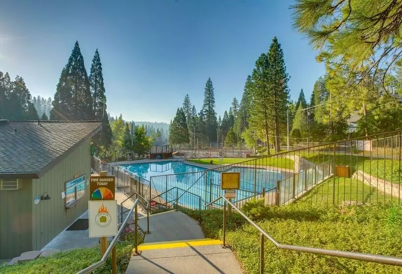 Hot Tub, Deck & View: Peaceful Arnold Cabin!
