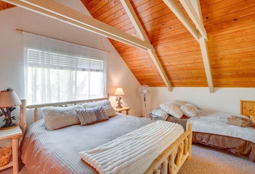 Hot Tub, Deck & View: Peaceful Arnold Cabin!