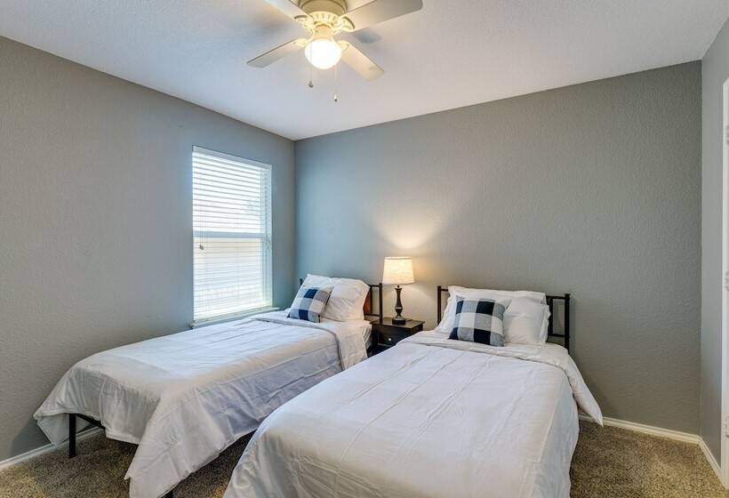 Beautiful San Antonio Home W/ 75 Tv & King Bed