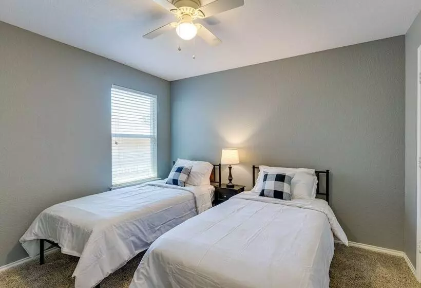 Beautiful San Antonio Home W/ 75 Tv & King Bed