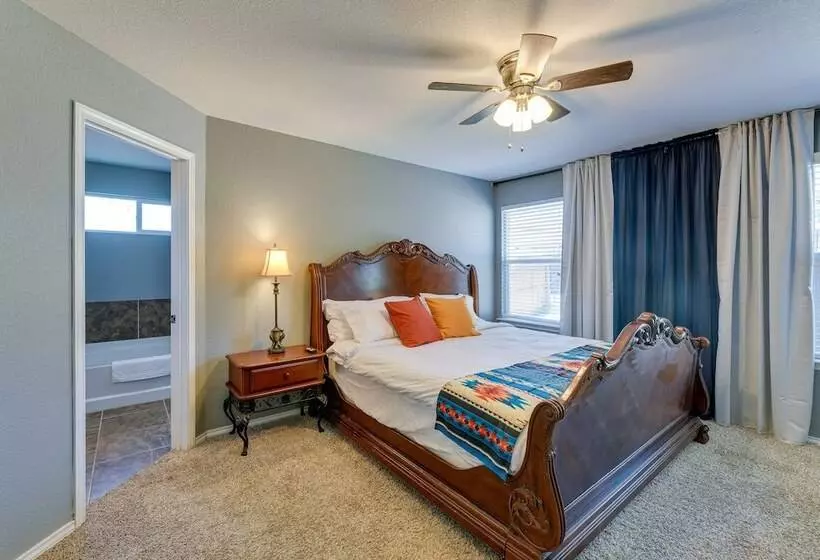 Beautiful San Antonio Home W/ 75 Tv & King Bed