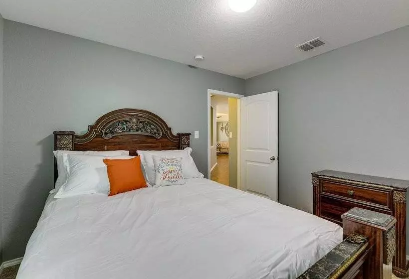 Beautiful San Antonio Home W/ 75 Tv & King Bed
