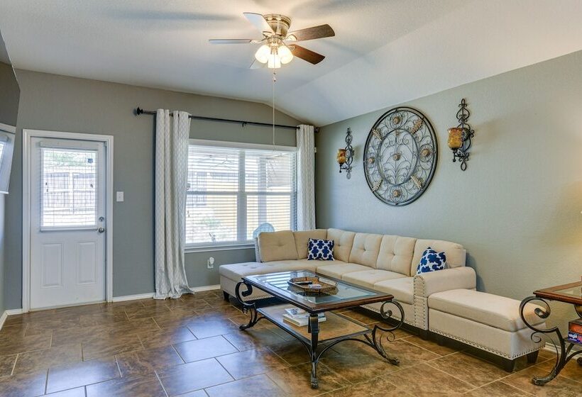 Beautiful San Antonio Home W/ 75 Tv & King Bed