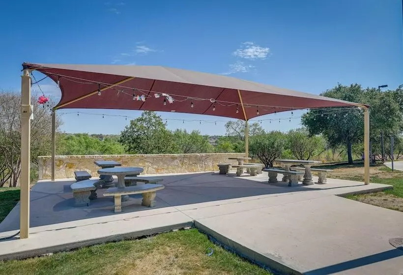 Beautiful San Antonio Home W/ 75 Tv & King Bed