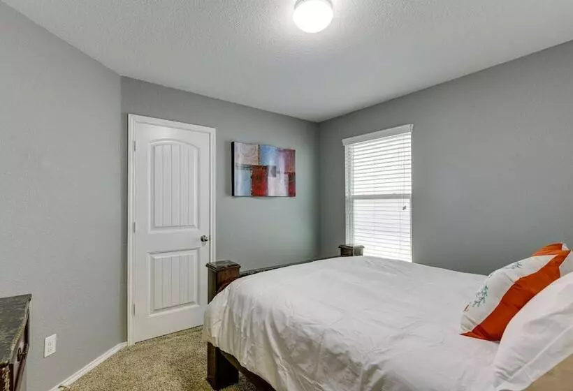 Beautiful San Antonio Home W/ 75 Tv & King Bed