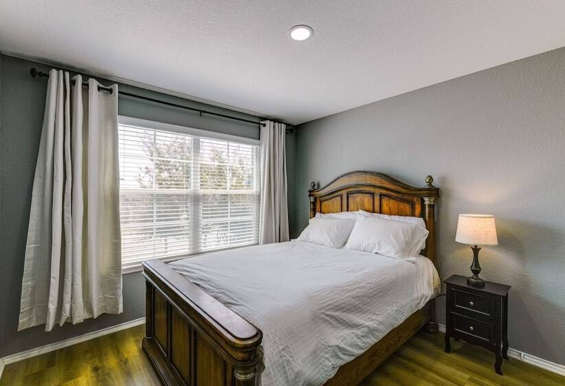 Beautiful San Antonio Home W/ 75 Tv & King Bed