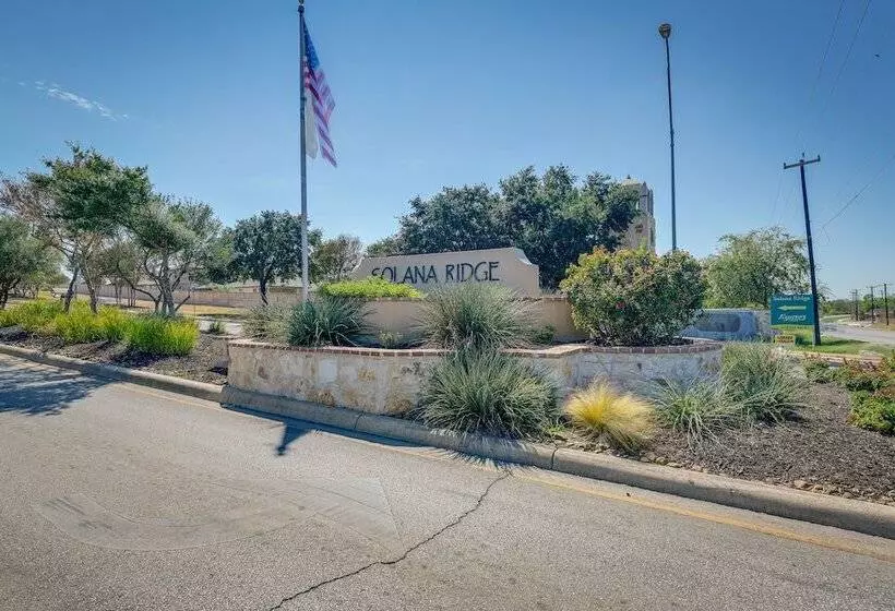 Beautiful San Antonio Home W/ 75 Tv & King Bed