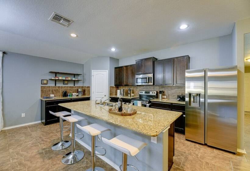 Beautiful San Antonio Home W/ 75 Tv & King Bed