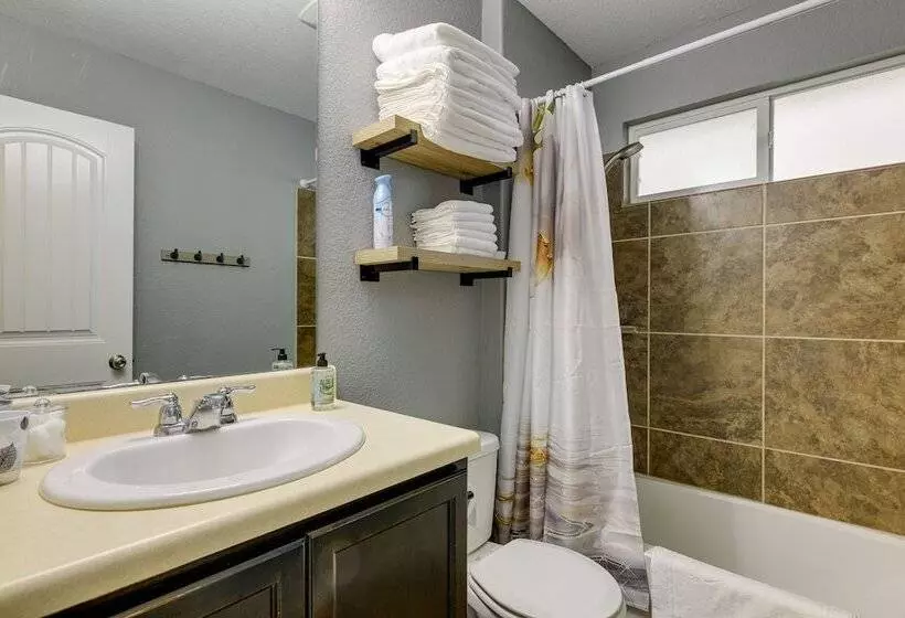 Beautiful San Antonio Home W/ 75 Tv & King Bed