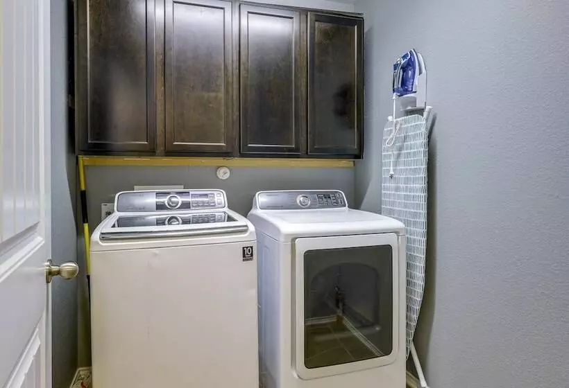 Beautiful San Antonio Home W/ 75 Tv & King Bed