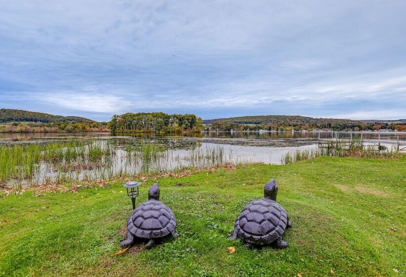 Bradford Lake House W/ Dock: Near Wineries!
