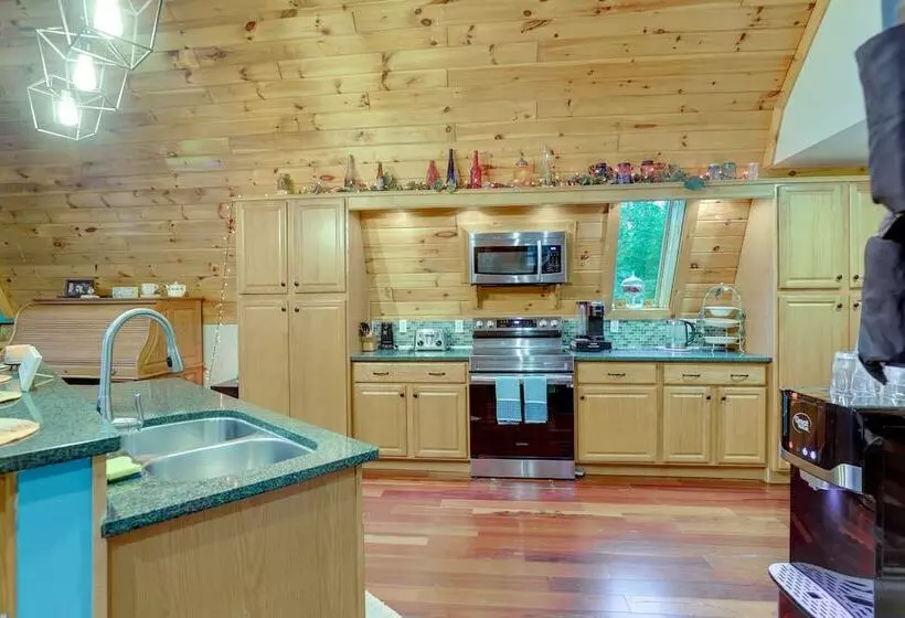Bradford Lake House W/ Dock: Near Wineries!