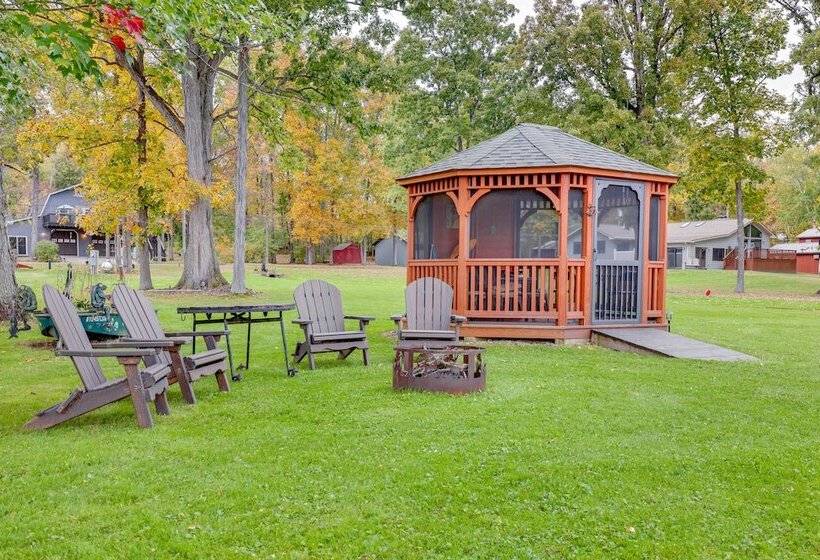 Bradford Lake House W/ Dock: Near Wineries!