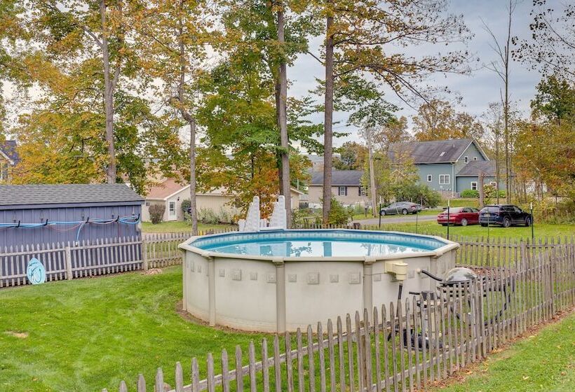 Bradford Lake House W/ Dock: Near Wineries!