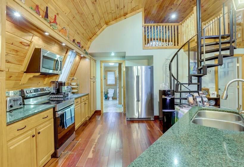 Bradford Lake House W/ Dock: Near Wineries!