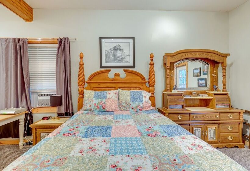 Bradford Lake House W/ Dock: Near Wineries!