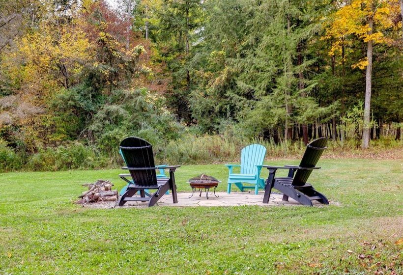 Bradford Lake House W/ Dock: Near Wineries!