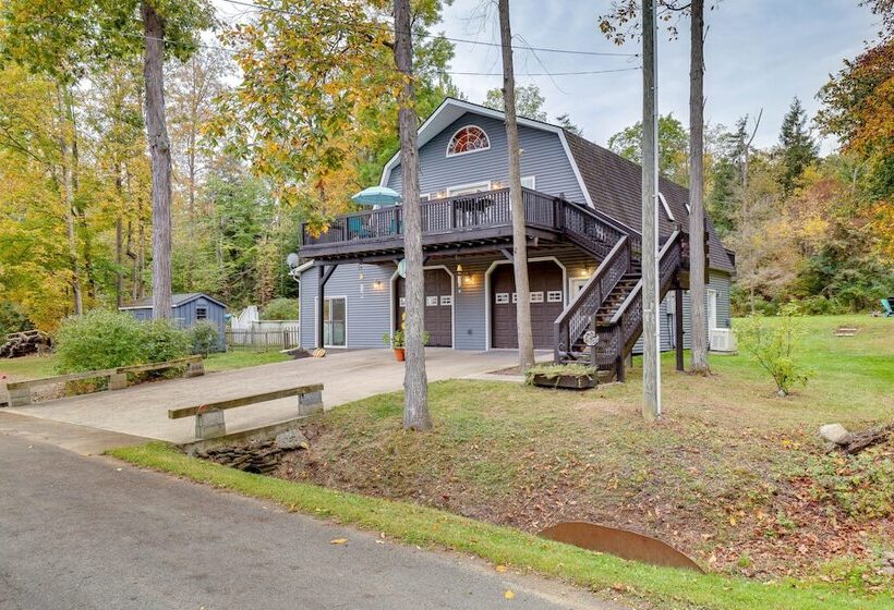 Bradford Lake House W/ Dock: Near Wineries!