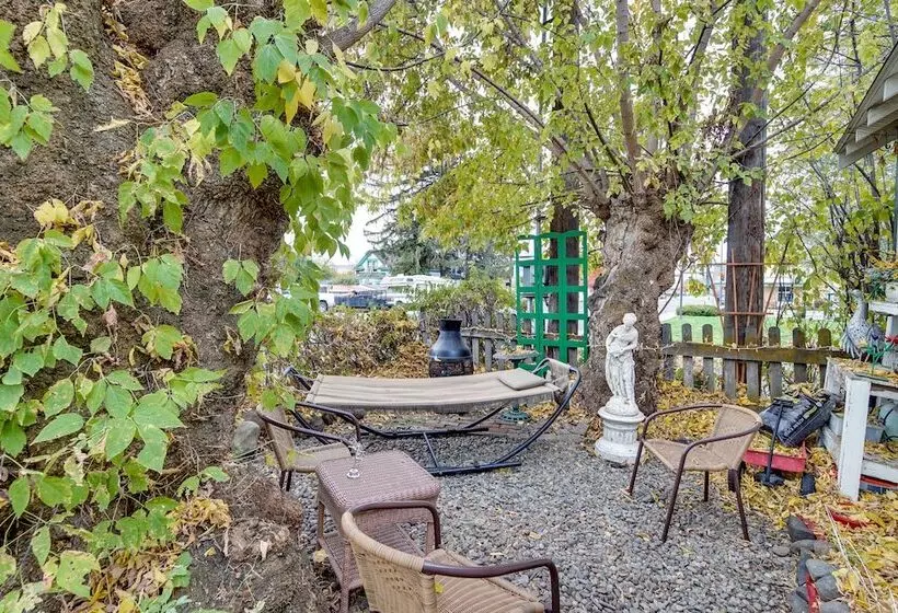 Charming Ellensburg Cottage W/ Private Outdoor Bar