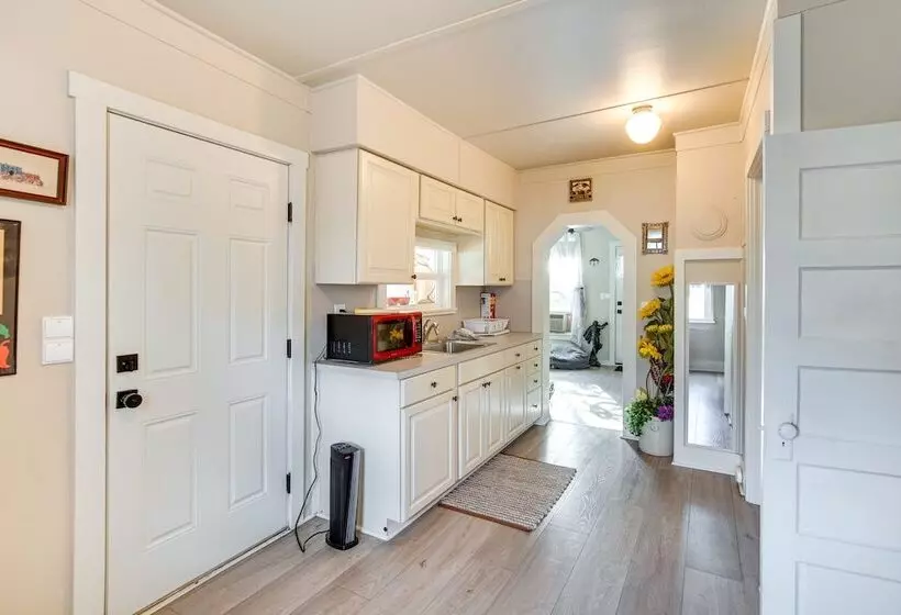 Charming Ellensburg Cottage W/ Private Outdoor Bar