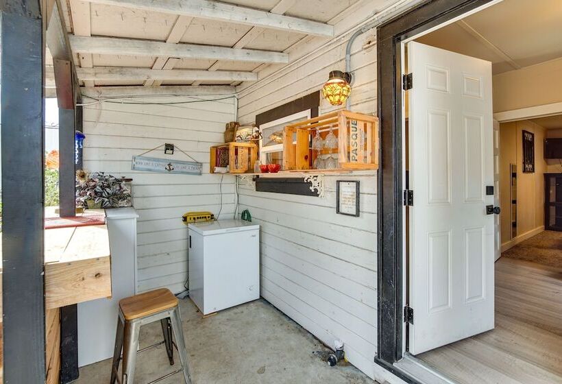 Charming Ellensburg Cottage W/ Private Outdoor Bar