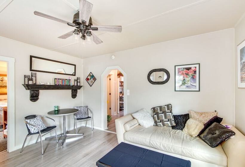 Charming Ellensburg Cottage W/ Private Outdoor Bar