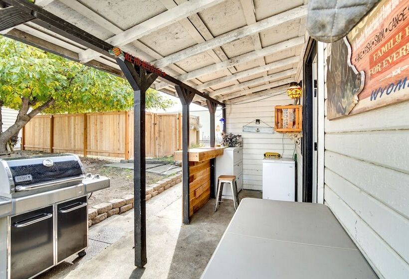Charming Ellensburg Cottage W/ Private Outdoor Bar